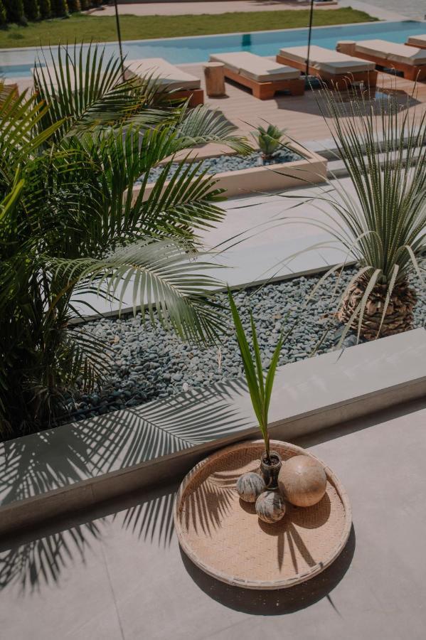 Marble Luxury Suites Karteros Exterior foto